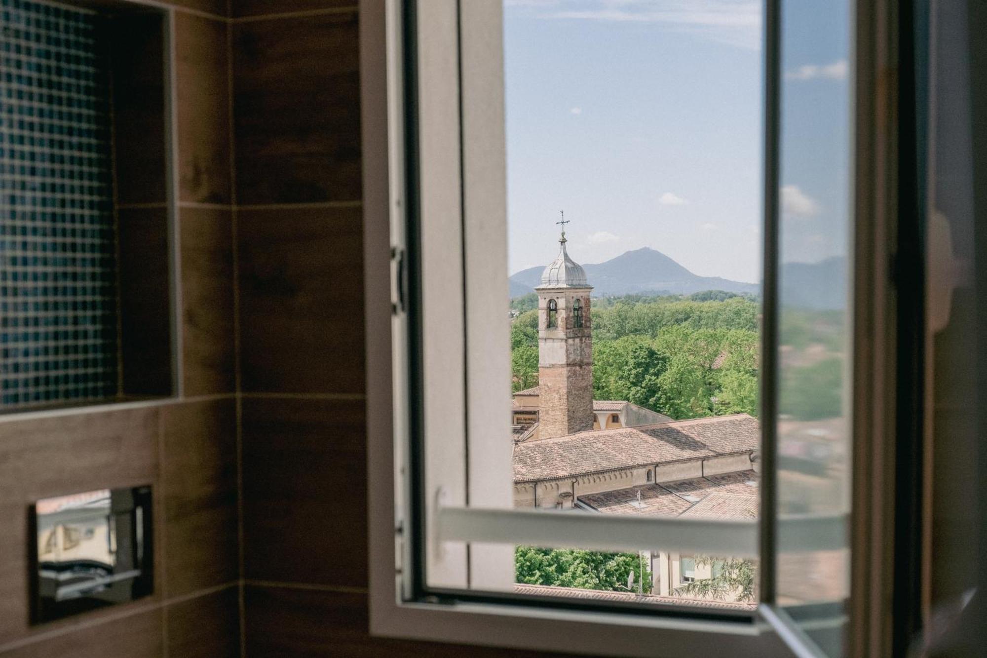 Apartment M14 Skyview Center *