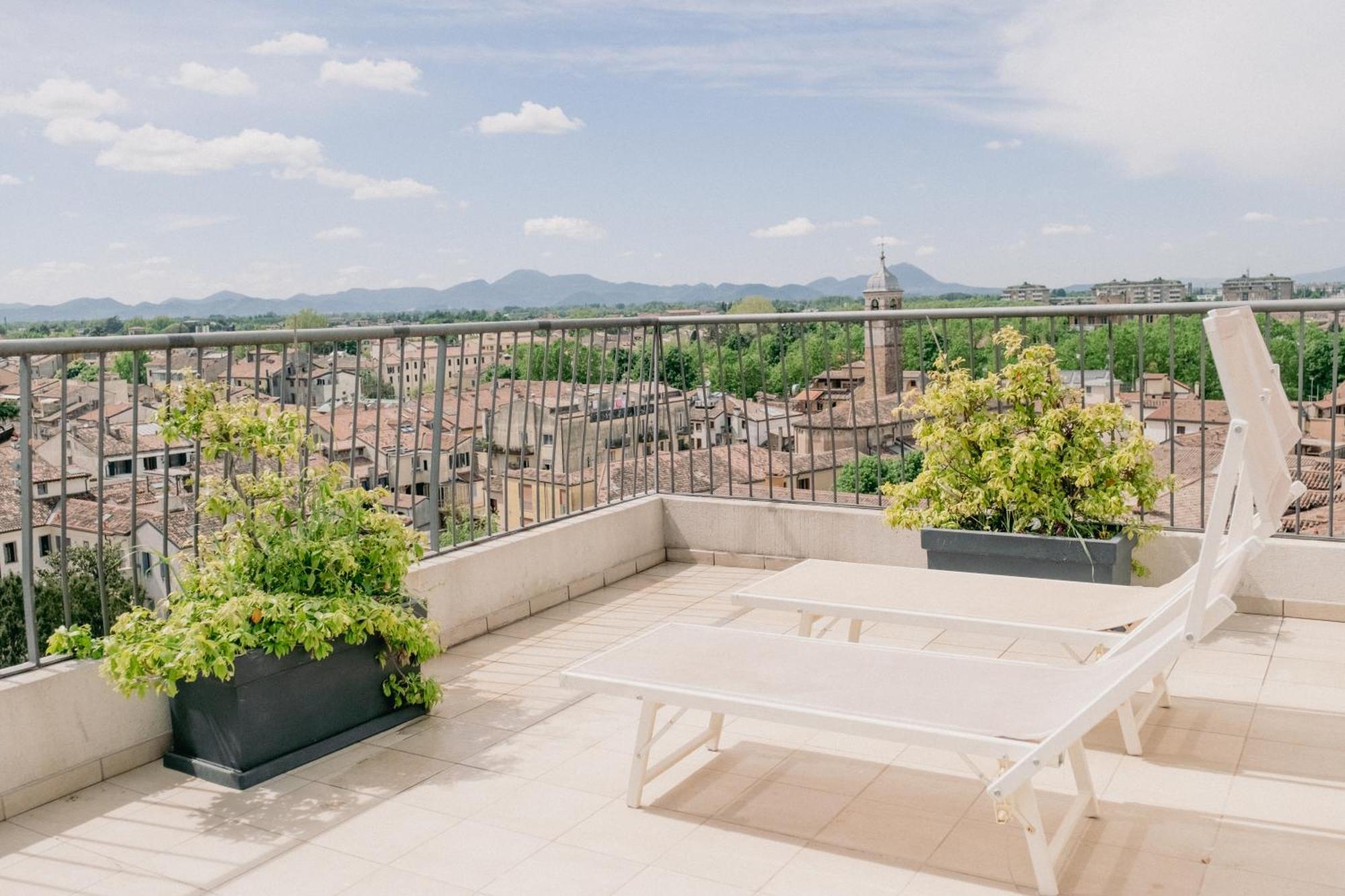 M14 Skyview Center Apartment Padua