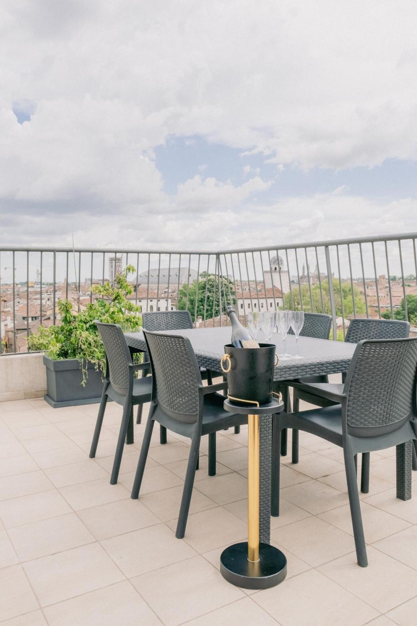M14 Skyview Center * Padua