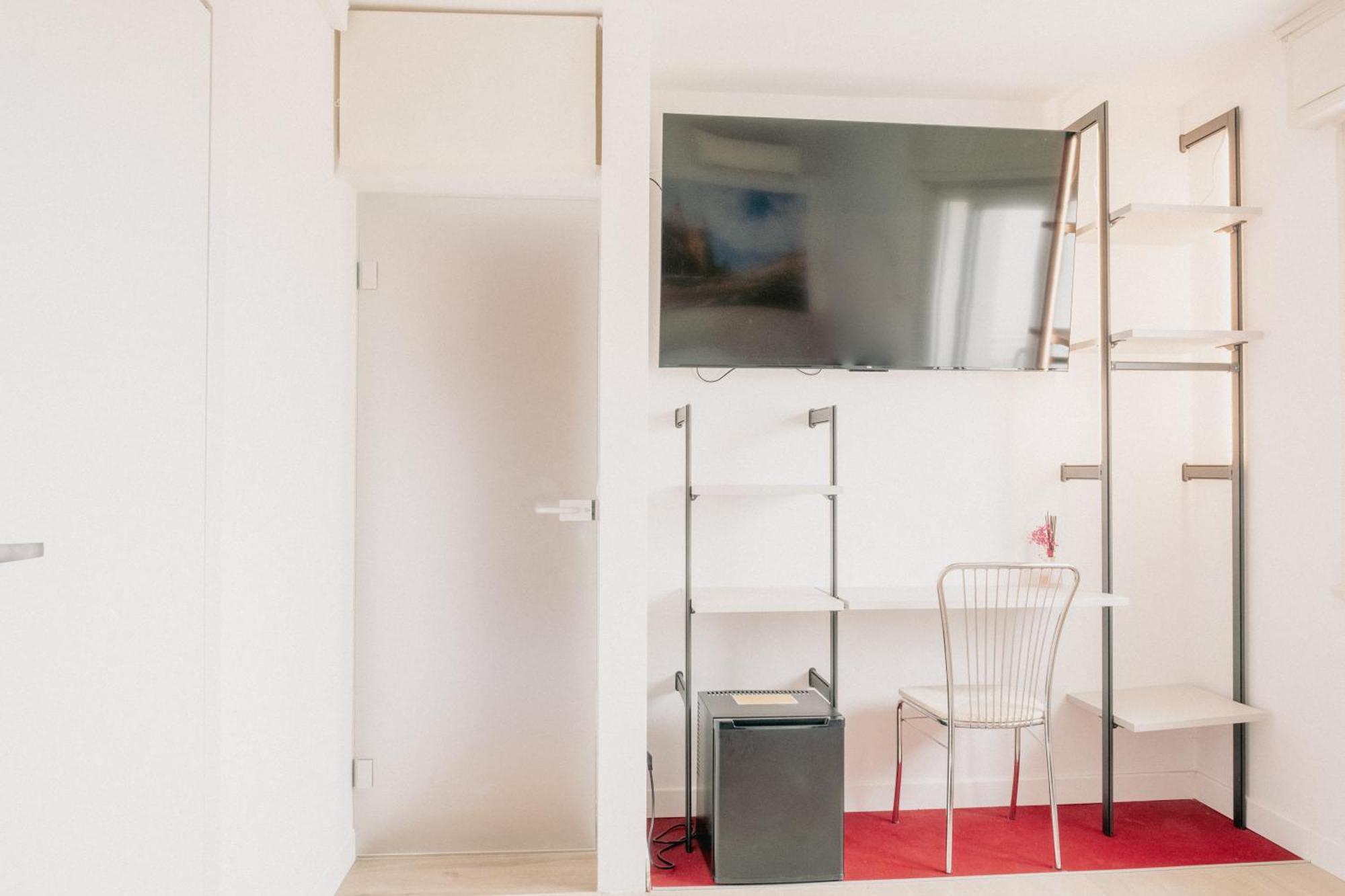 M14 Skyview Center Apartment