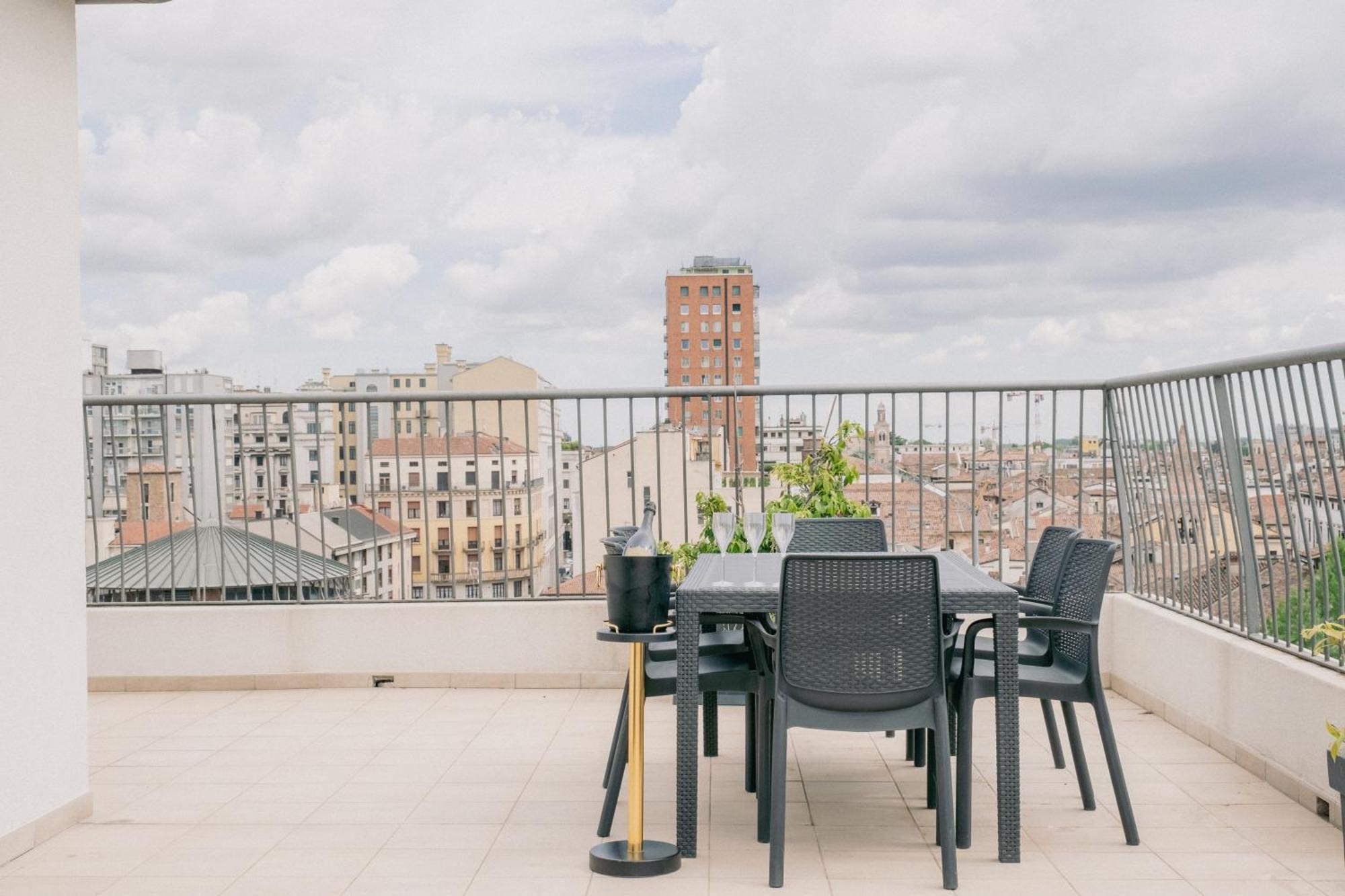 M14 Skyview Center Apartment
