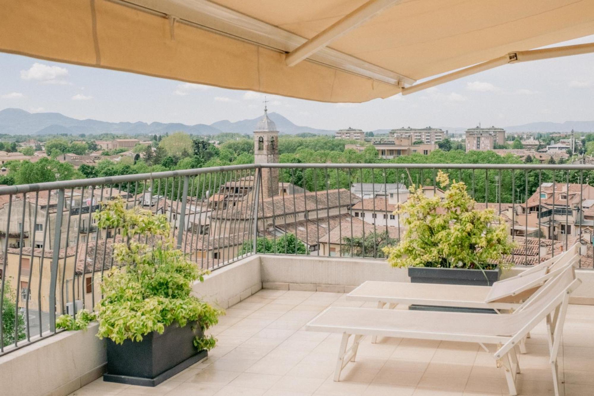 Apartment M14 Skyview Center