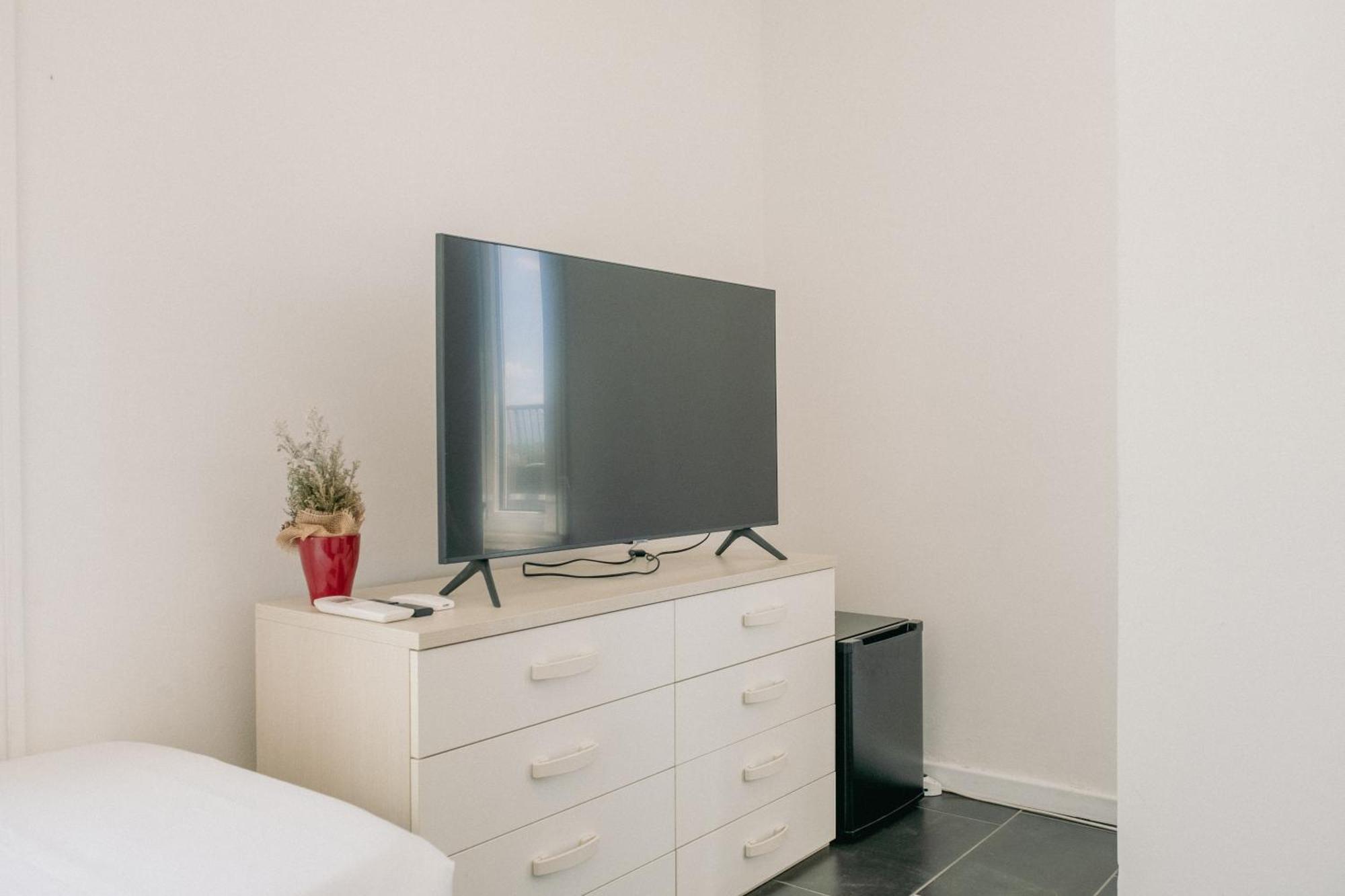 M14 Skyview Center Apartment *
