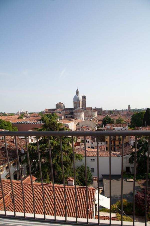 Apartment M14 Skyview Center *